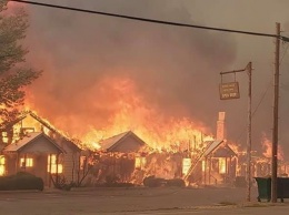 В США лесной пожар полностью уничтожил город