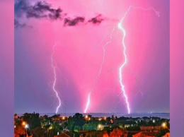 Гром и сверкающие молнии: как выглядит Никополь во время грозы