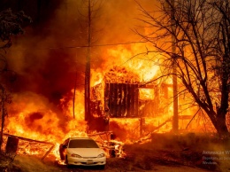 Природа явно на что-то намекает: в США пожар уничтожил целый город (ВИДЕО)