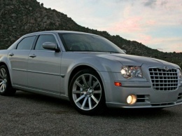 Представлена 1000-сильная версия седана Chrysler 300 (ВИДЕО)