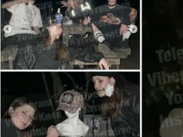 В сети установили личности подростков, которые устроили оргию на кладбище в Киеве