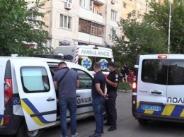 В Киеве мужчина жестоко избил и зарезал жену (фото)