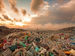 Страшно смотреть: одесситы показали горы мусора на Куяльнике и Чкаловском пляже