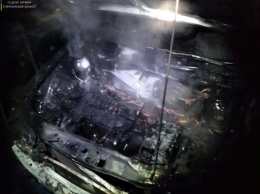 На Херсонщине спасатели оперативно потушили горевший автомобиль