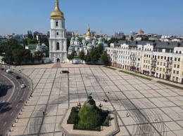 С последствиями для плитки: на Софийской площади устроили опасный дрифт