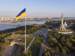 Модернизируют: ко Дню флага обновят тризуб на самом большом флагштоке Украины