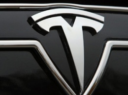 Продажи Tesla в Китае упали на две трети после критики