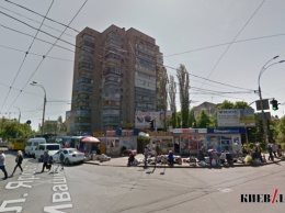 Директору Департамента городского благоустройства КГГА указали на стихийную торговлю на перекрестке улиц Вышгородская и Ивашкевича