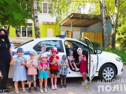 Полицейские Никополя побывали в гостях у воспитанников детских садов