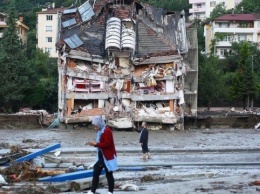 Турция после пожаров страдает от наводнения: пятеро погибших