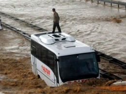 Наводнение в Турции: паводки нанесли мощный удар по северу страны, разрушены мосты, дороги, дома