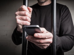 Блатной колл-центр: заключенным СИЗО разрешили пользоваться телефонами и интернетом