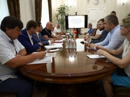 Мэр Одессы обсудил с дипломатами ход поисково-исследовательских работ на 6-м километре. Фото
