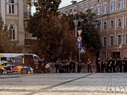 Дрифт на Софийской площади: почему полицейские сразу не остановили съемки