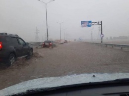 В Крыму затопило трассу к "крымскому мосту"