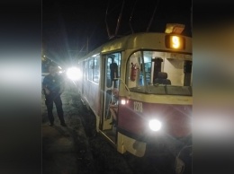 В Днепре вандалы за вечер разбили окна в трамваях №9 и №19