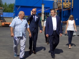 На завод "Резинопласт" в Покрове приехали первые лица Днепропетровской области