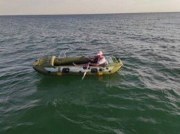 На Херсонщине мужчину на надувной лодке унесло в море на 4 километра от берега