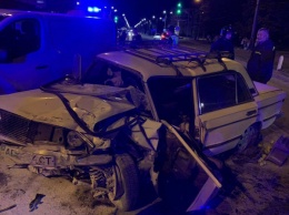Смертельное ДТП из-за ДТП: в Кривом Роге водитель ВАЗа погиб, объезжая столкнувшиеся Mercedes и Peugeot