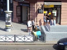 В Одессе мужчина пытался похитить флаг Украины
