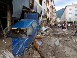 Погибли десятки человек: в Турции после пожаров началось наводнение