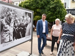 Ирина Кивико открыла фотовыставки, посвященные 95-летию Фиделя Кастро