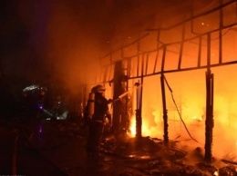 В Одессе ночью горел магазин одежды и обуви