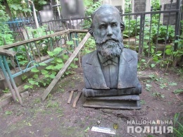 В Киеве будут судить двух вандалов за надругательство над могилой