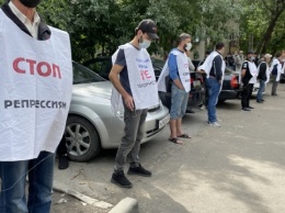 У суда в Ростове 150 активистов провели акцию в поддержку осужденных крымских татар