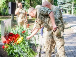 В Сартане под Мариуполем почтили память погибших в 2015 году от вражеского артобстрела ⠀