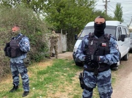 В Крыму силовики пришли с обысками к крымским татарам