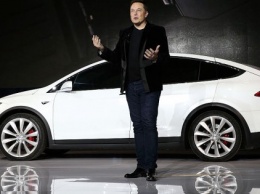 В США начали расследование из-за автопилота Tesla, Маск потерял почти $7 млрд за день