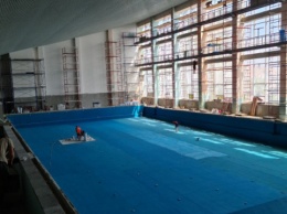 В Мариуполе реконструируют бассейн с «олимпийскими» дорожками