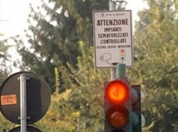 В Милане появились «умные» светофоры, которые будут ловить нарушителей ПДД