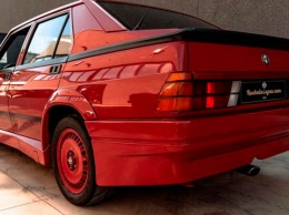 На аукцион выставлен лимитированный седан Alfa Romeo 75 Turbo Evoluzione