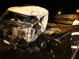 Страшная авария с фурами на Полтавском шоссе: дорога перекрыта