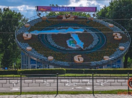 16 тысяч растений: ко Дню Независимости Украины в Кривом Роге "переодели" цветочные часы