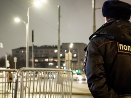 В Москве задержали троих полицейских за угрозу подбросить наркотики