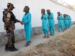 В Кандагаре талибы на стадионе публично казнили четверых военных командиров