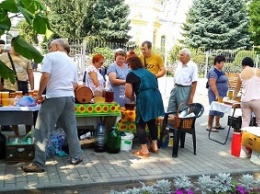 Павлоградцы медом спасаются от злости, зависти и авитаминоза