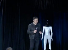 Илон Маск анонсирует создание робота-гуманоида Tesla Bot