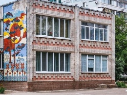 В спальном районе Запорожья сохранились эффектные мозаики прошлого века - фото