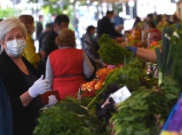Новые ярмарки и торговля без посредников: как в регионах работают меры по снижению цен на овощи, предложенные депутатами "Единой России"