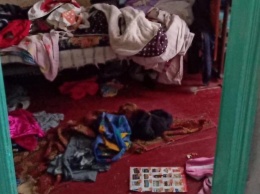 Жили без еды и в грязи: под Харьковом у пьяной матери отобрали четверых детей