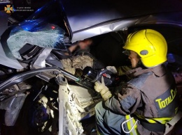 Водителя, пострадавшего в ДТП, деблокировали из авто олешковские спасатели