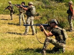 Будут стрелять: в Лозовой людей просят не выходить в поля