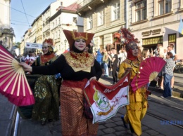 Парады и мастер-классы: во Львове стартует международный фольклорный фестиваль «Етновир»