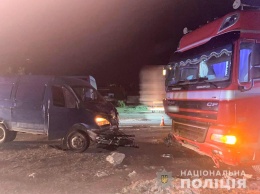 Ночное ДТП на Николаевщине. DAF столкнулся с ГАЗелью, водителя которой потом насмерть сбил автобус (ФОТО)