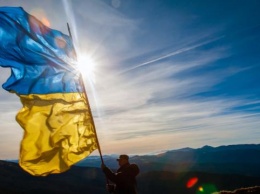 Украинский флаг подняли над оккупированным Крымом (ФОТО)