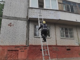 В Херсоне спасатели оперативно ликвидировали возгорание на балконе квартиры, в которой находилась 8-летняя девочка